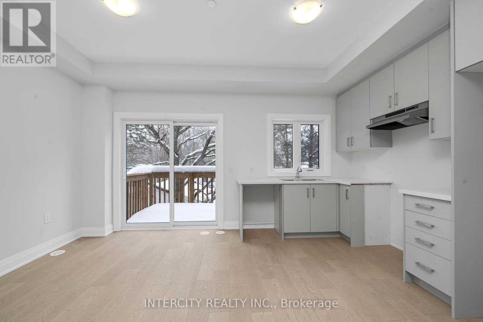 Unit 10 - 39 Marret Lane, Clarington (Newcastle), Ontario  L1B 1J2 - Photo 6 - E12640582