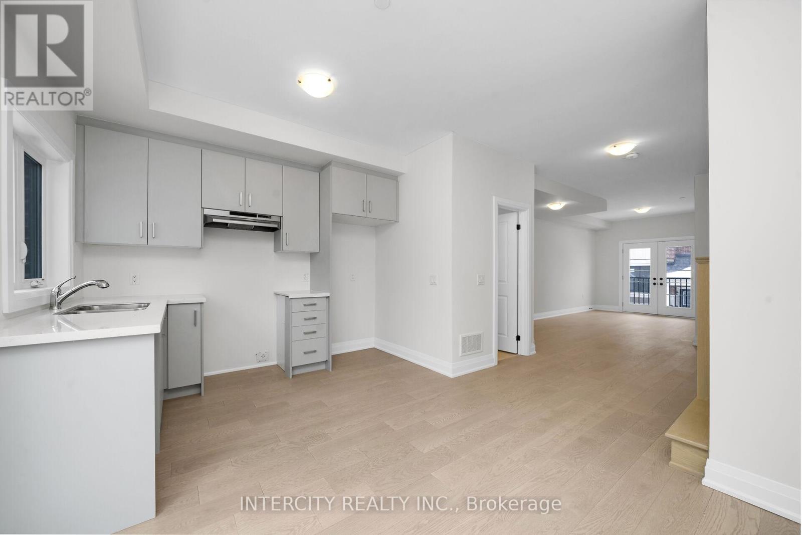 Unit 10 - 39 Marret Lane, Clarington (Newcastle), Ontario  L1B 1J2 - Photo 8 - E12640582