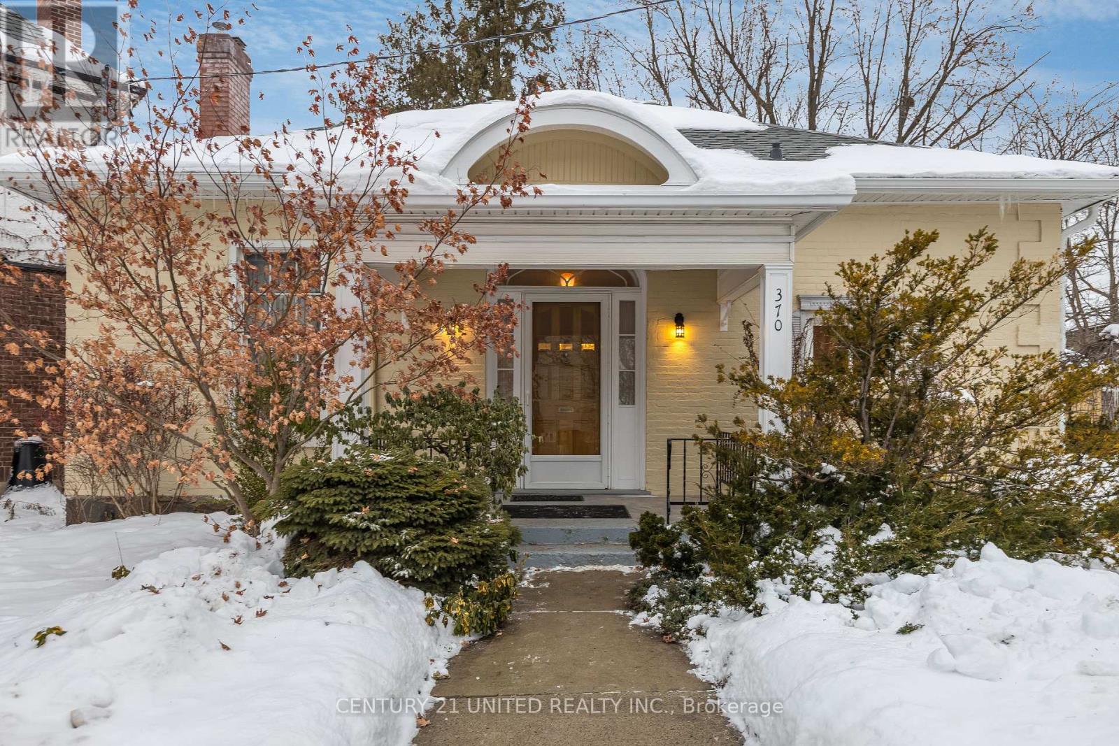 370 Hunter Street W, Peterborough (Town Ward 3), Ontario  K9H 2M5 - Photo 2 - X12641500