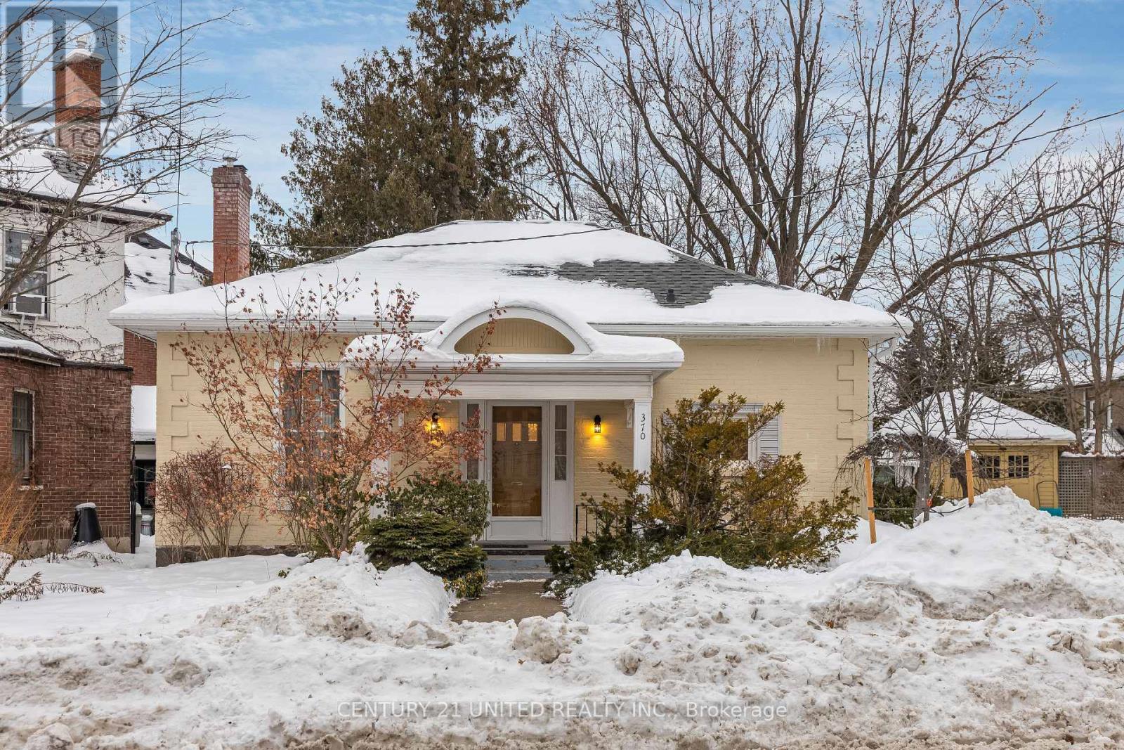 370 Hunter Street W, Peterborough (Town Ward 3), Ontario  K9H 2M5 - Photo 4 - X12641500