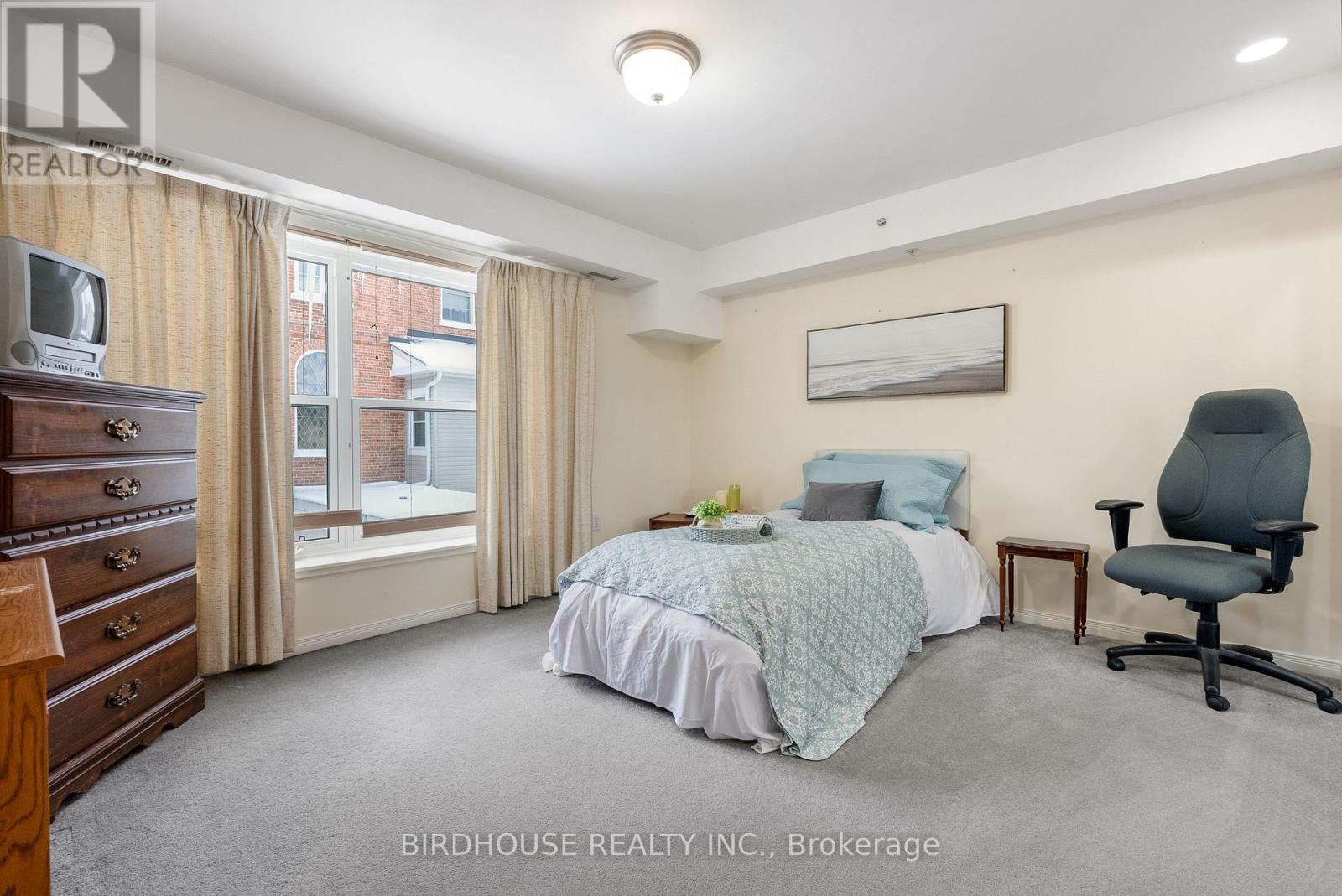 312 - 8 Huron Street, Kawartha Lakes (Lindsay), Ontario  K9V 6K3 - Photo 16 - X12642460