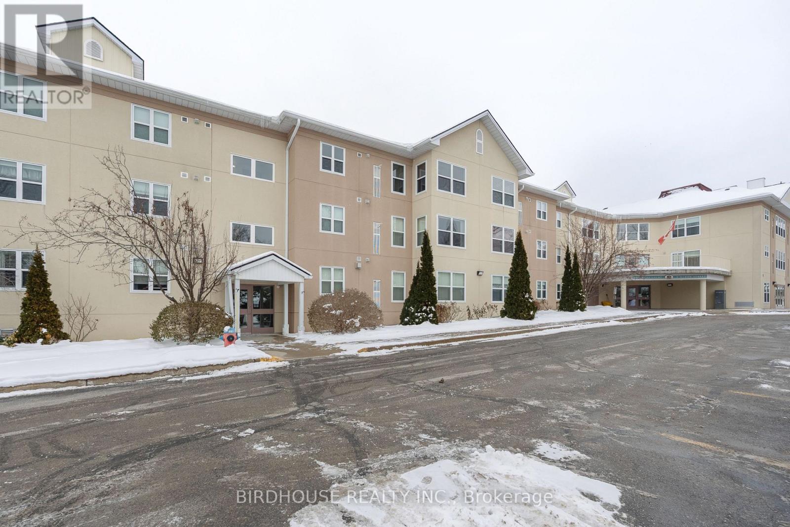 312 - 8 Huron Street, Kawartha Lakes (Lindsay), Ontario  K9V 6K3 - Photo 3 - X12642460