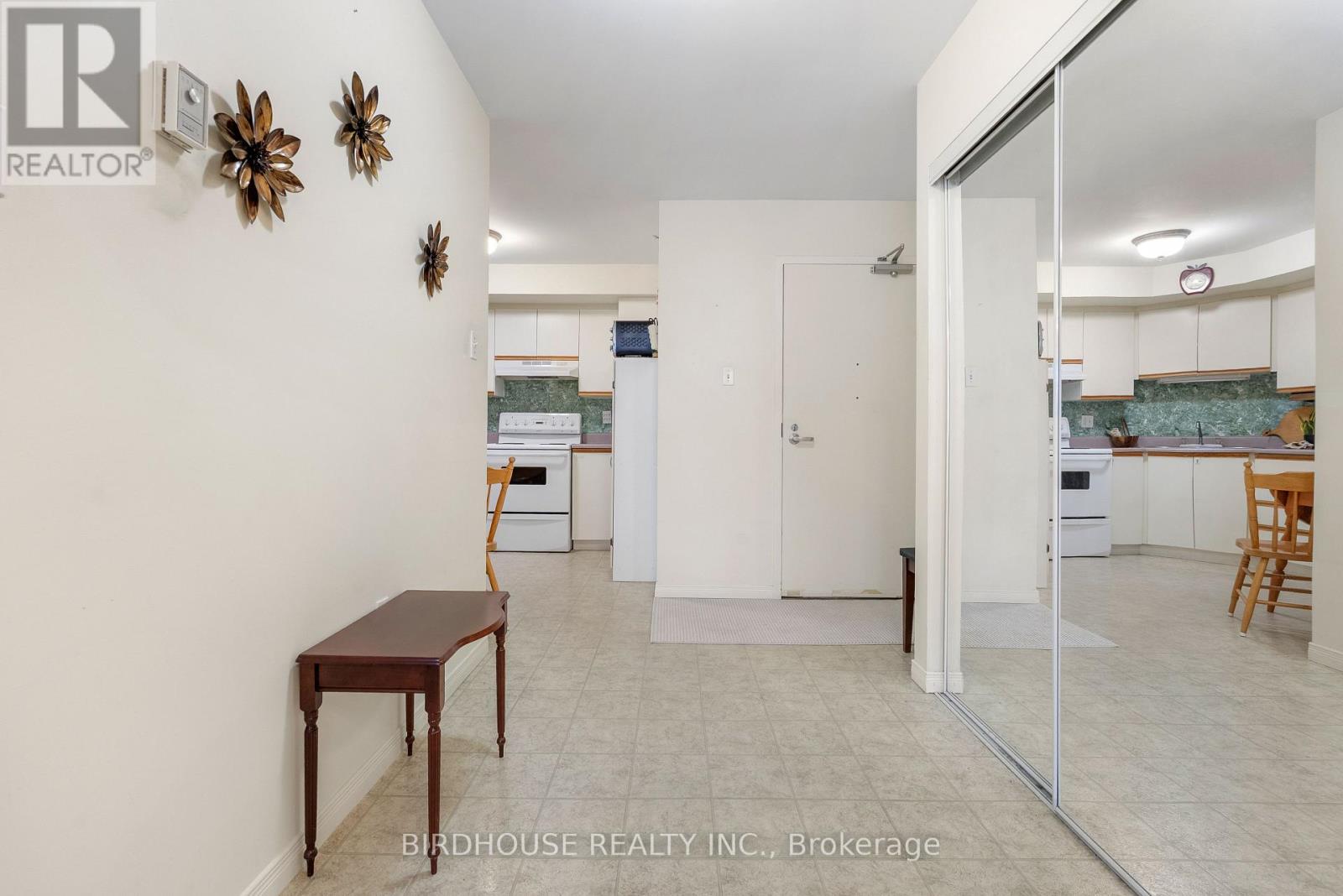 312 - 8 Huron Street, Kawartha Lakes (Lindsay), Ontario  K9V 6K3 - Photo 5 - X12642460