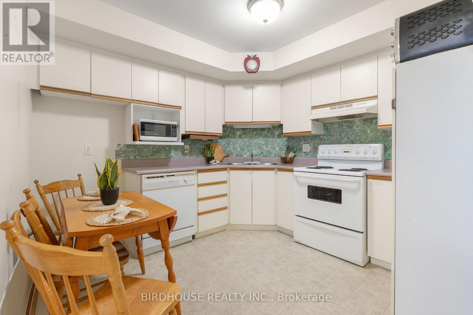 312 - 8 Huron Street, Kawartha Lakes (Lindsay), Ontario  K9V 6K3 - Photo 7 - X12642460