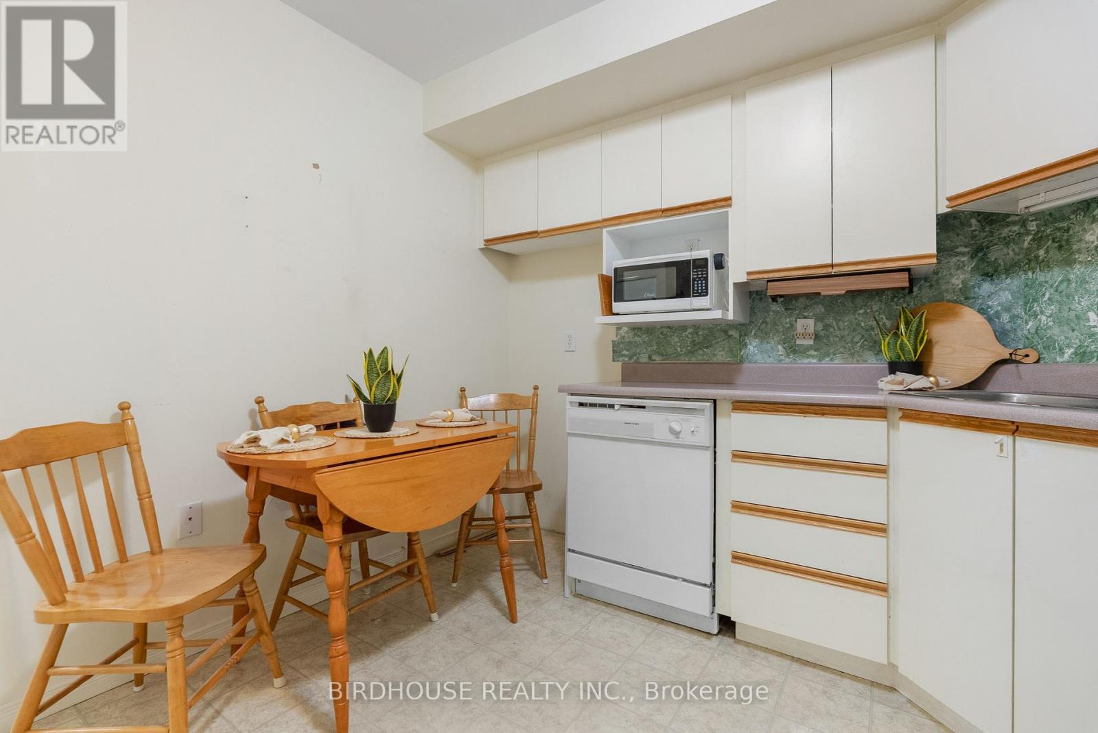 312 - 8 Huron Street, Kawartha Lakes (Lindsay), Ontario  K9V 6K3 - Photo 9 - X12642460