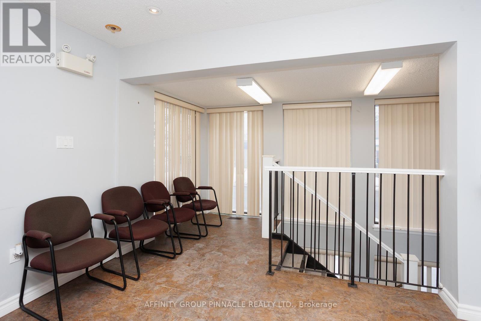 47 Lindsay Street S, Kawartha Lakes (Lindsay), Ontario  K9V 2M1 - Photo 11 - X12642682