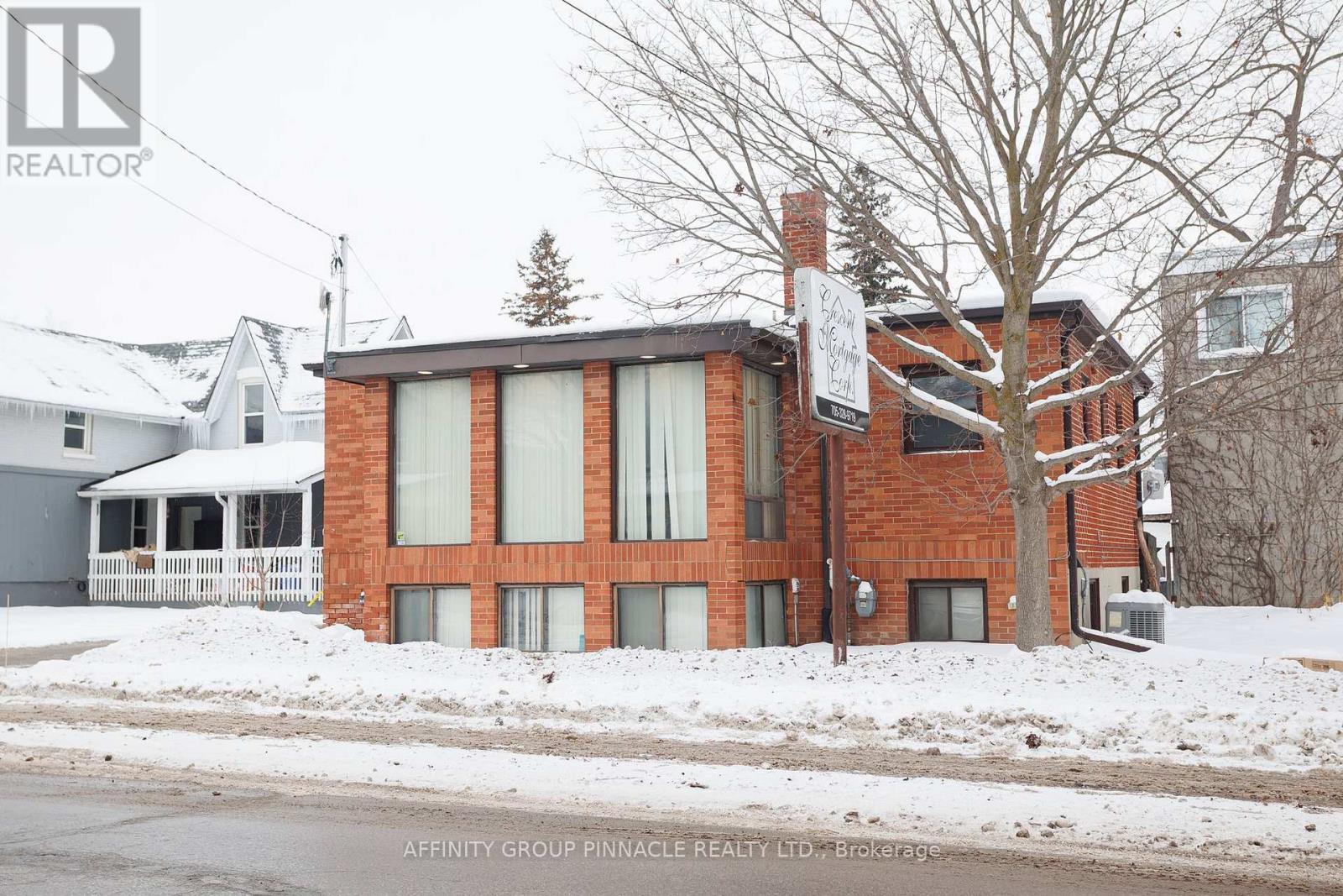 47 Lindsay Street S, Kawartha Lakes (Lindsay), Ontario  K9V 2M1 - Photo 2 - X12642682