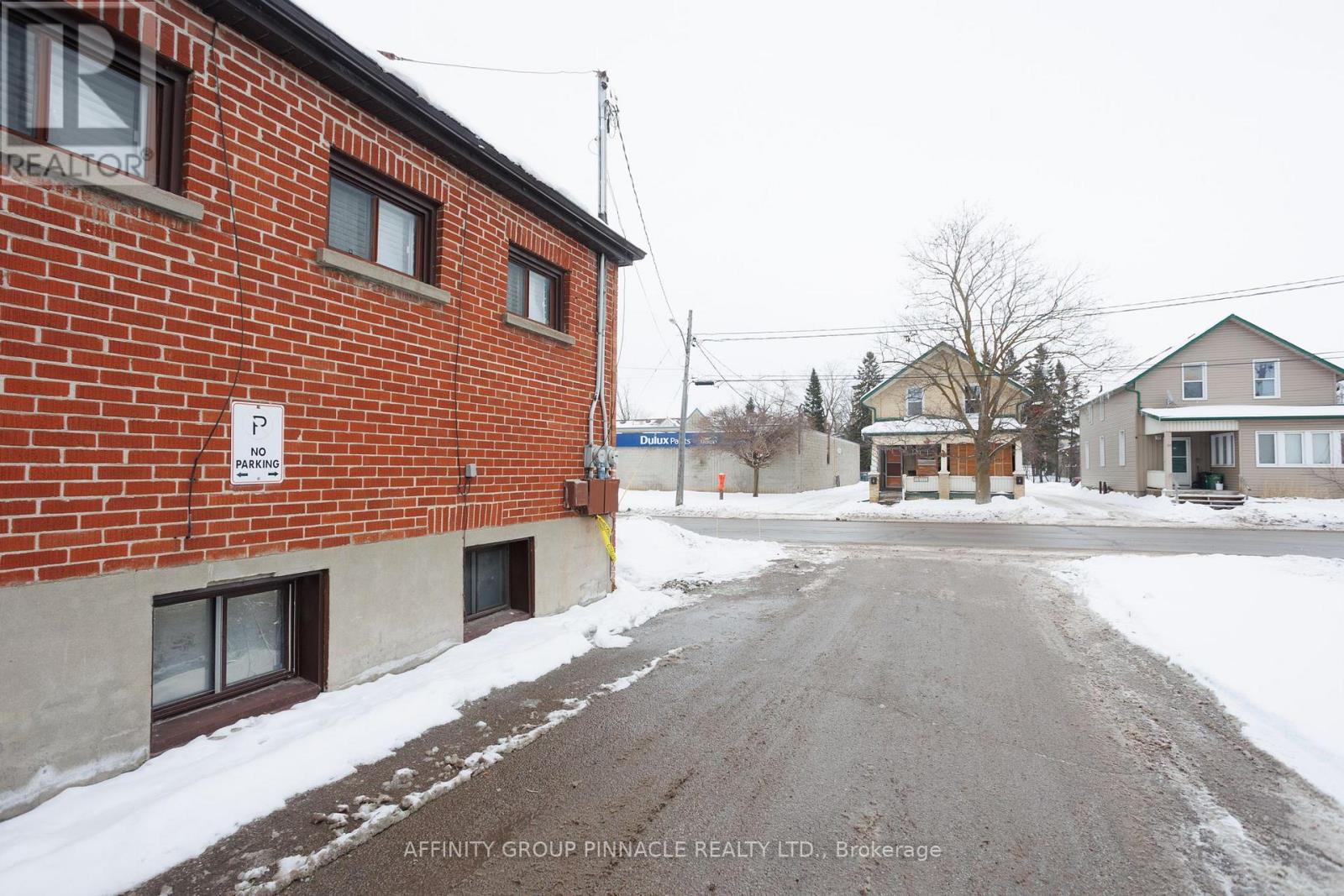 47 Lindsay Street S, Kawartha Lakes (Lindsay), Ontario  K9V 2M1 - Photo 5 - X12642682