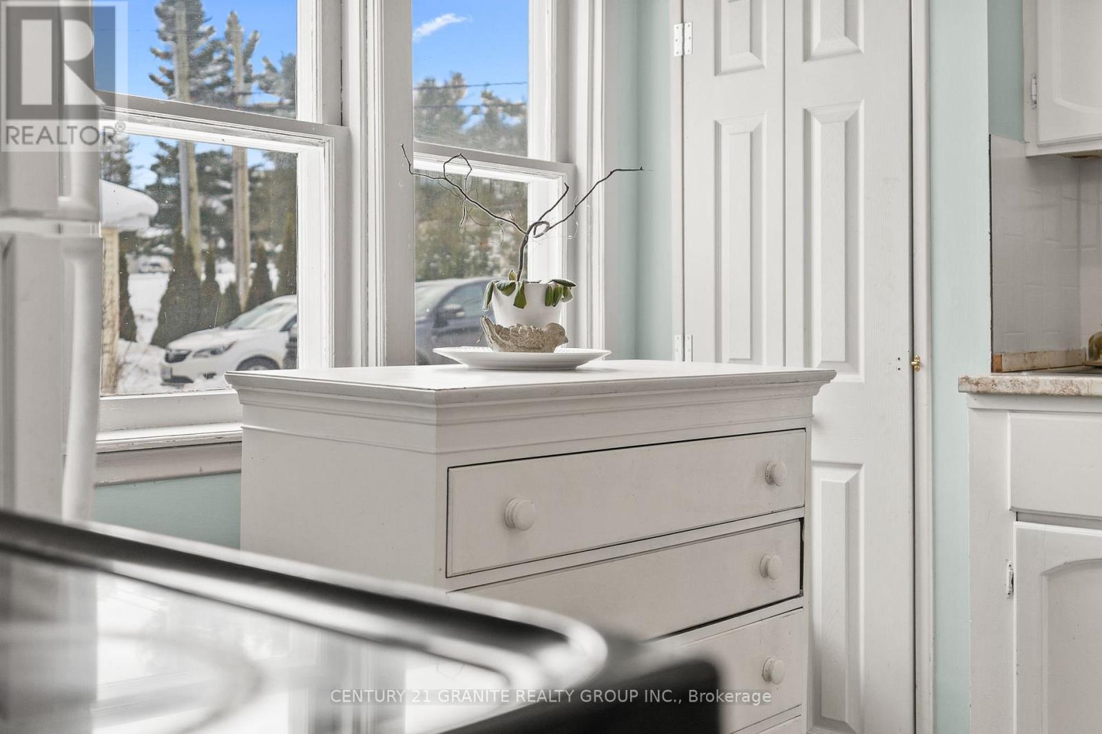 42 Chemaushgon Road, Bancroft (Bancroft Ward), Ontario  K0L 1C0 - Photo 12 - X12642718