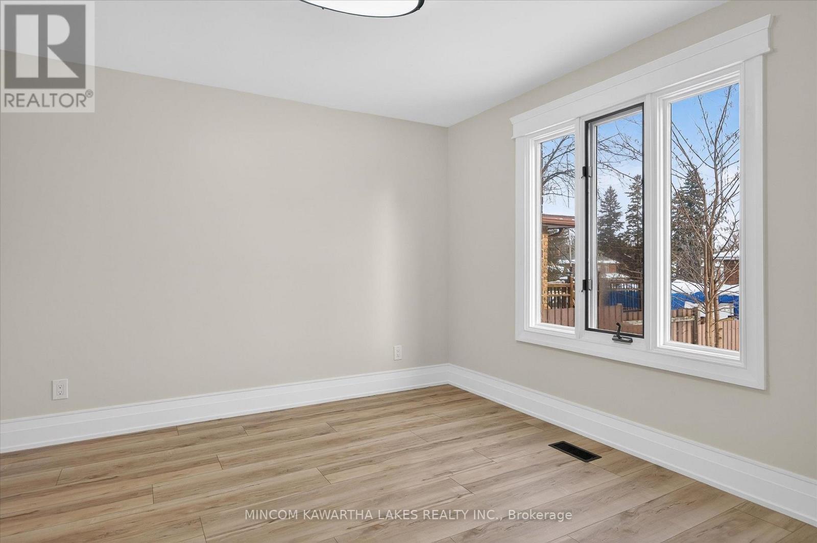 1320 Albertus Avenue, Peterborough (Town Ward 3), Ontario  K9J 7S3 - Photo 14 - X12642962