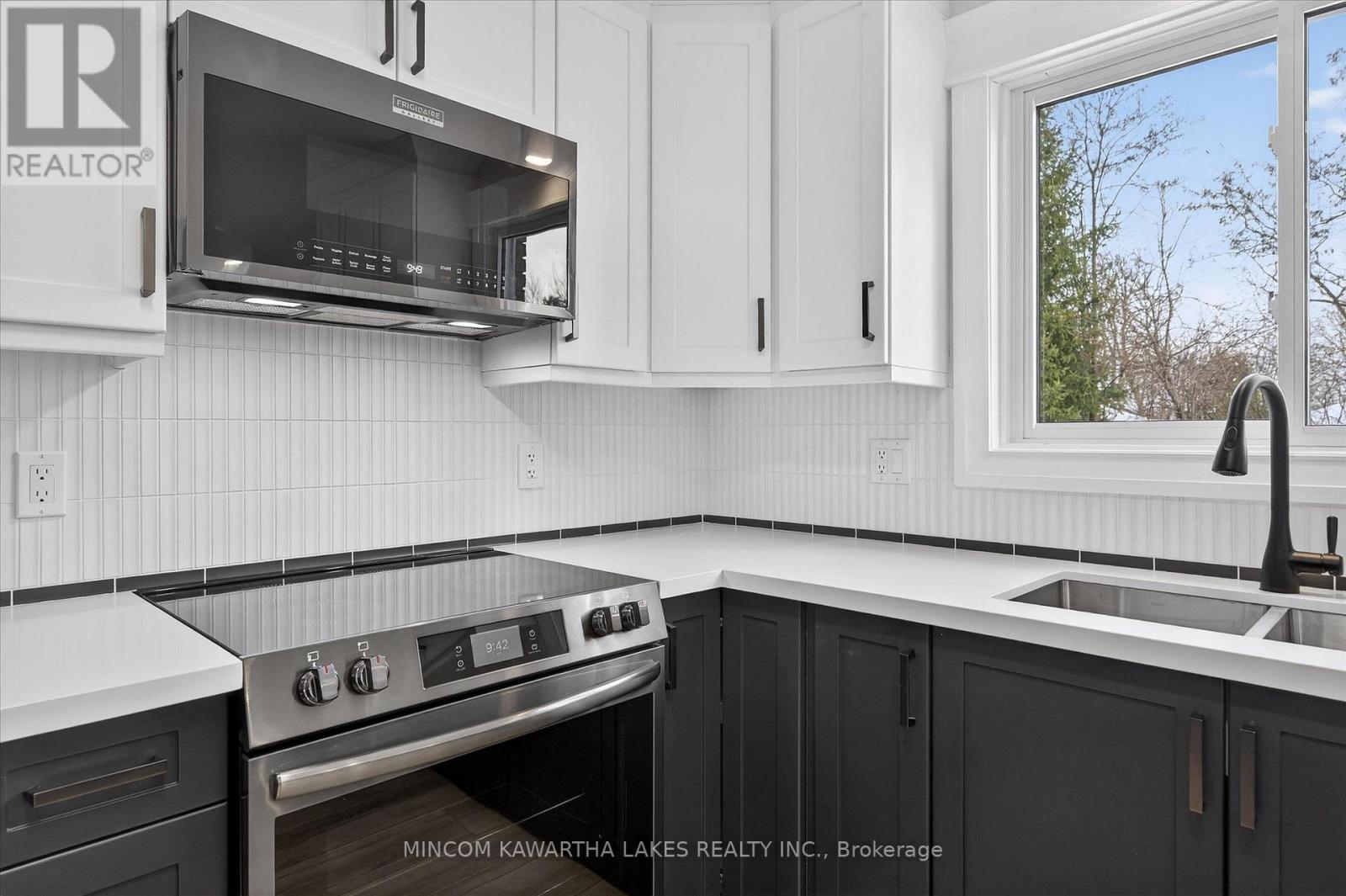 1320 Albertus Avenue, Peterborough (Town Ward 3), Ontario  K9J 7S3 - Photo 21 - X12642962