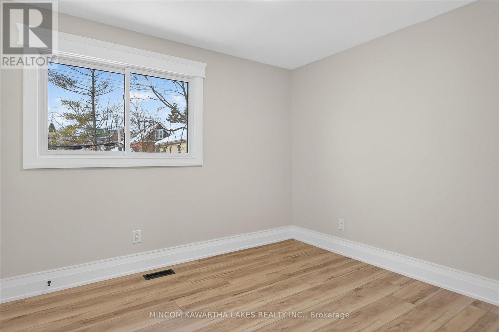 1320 Albertus Avenue, Peterborough (Town Ward 3), Ontario  K9J 7S3 - Photo 34 - X12642962