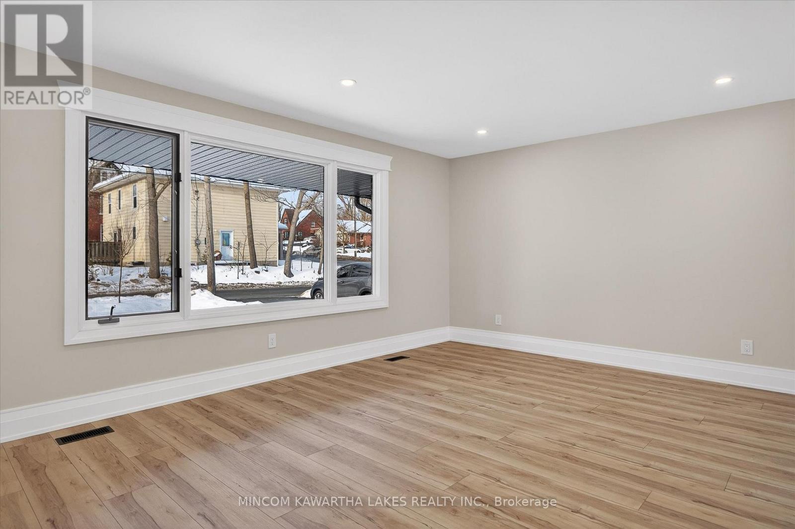 1320 Albertus Avenue, Peterborough (Town Ward 3), Ontario  K9J 7S3 - Photo 5 - X12642962