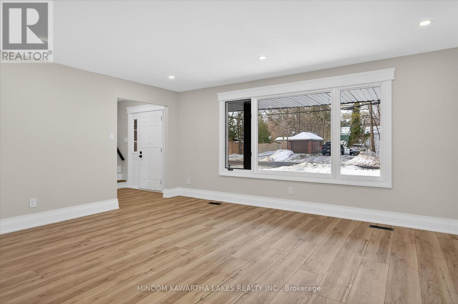 1320 Albertus Avenue, Peterborough (Town Ward 3), Ontario  K9J 7S3 - Photo 6 - X12642962