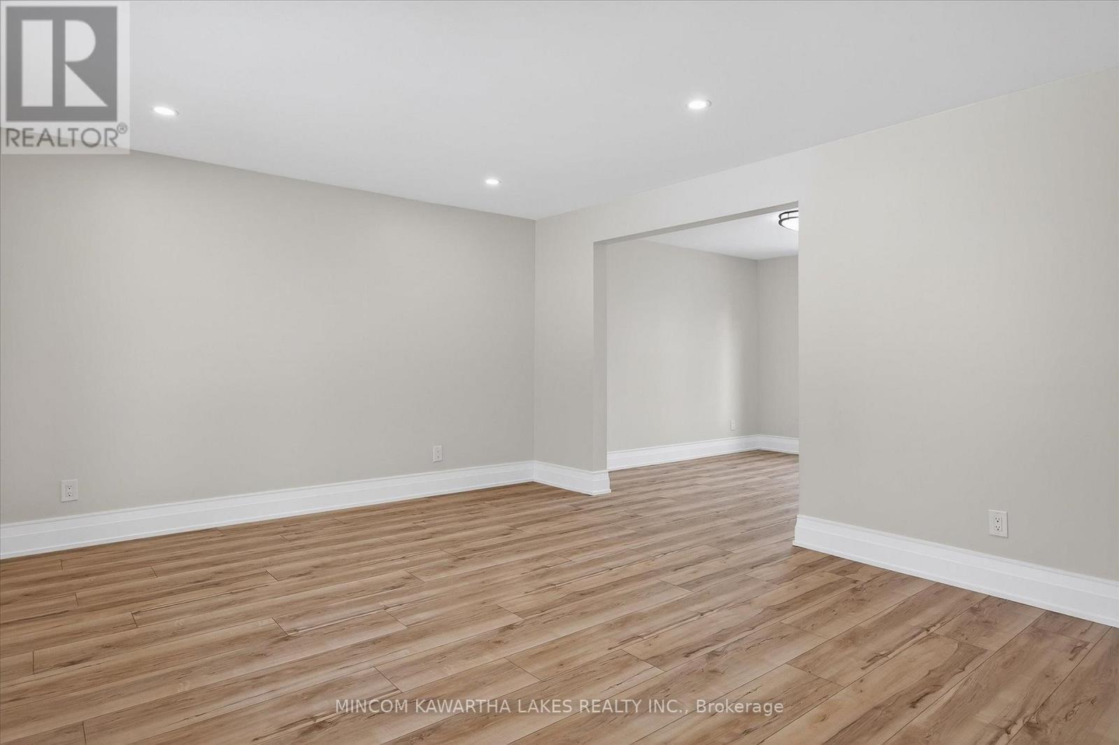 1320 Albertus Avenue, Peterborough (Town Ward 3), Ontario  K9J 7S3 - Photo 9 - X12642962