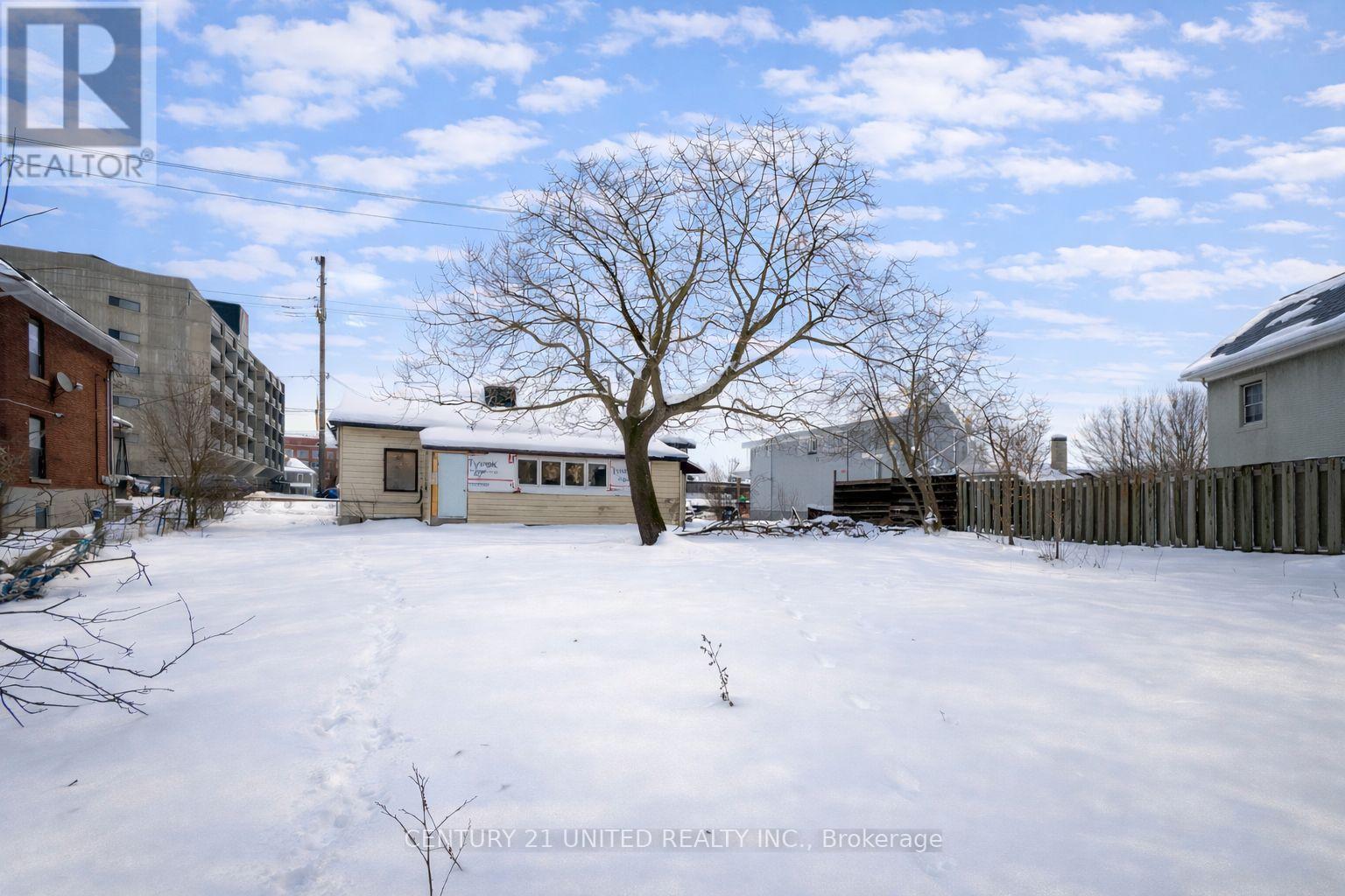 263 Bethune Street, Peterborough (Town Ward 3), Ontario  K9J 3L5 - Photo 3 - X12643058