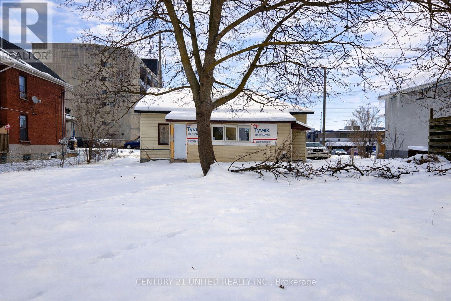 263 Bethune Street, Peterborough (Town Ward 3), Ontario  K9J 3L5 - Photo 4 - X12643058