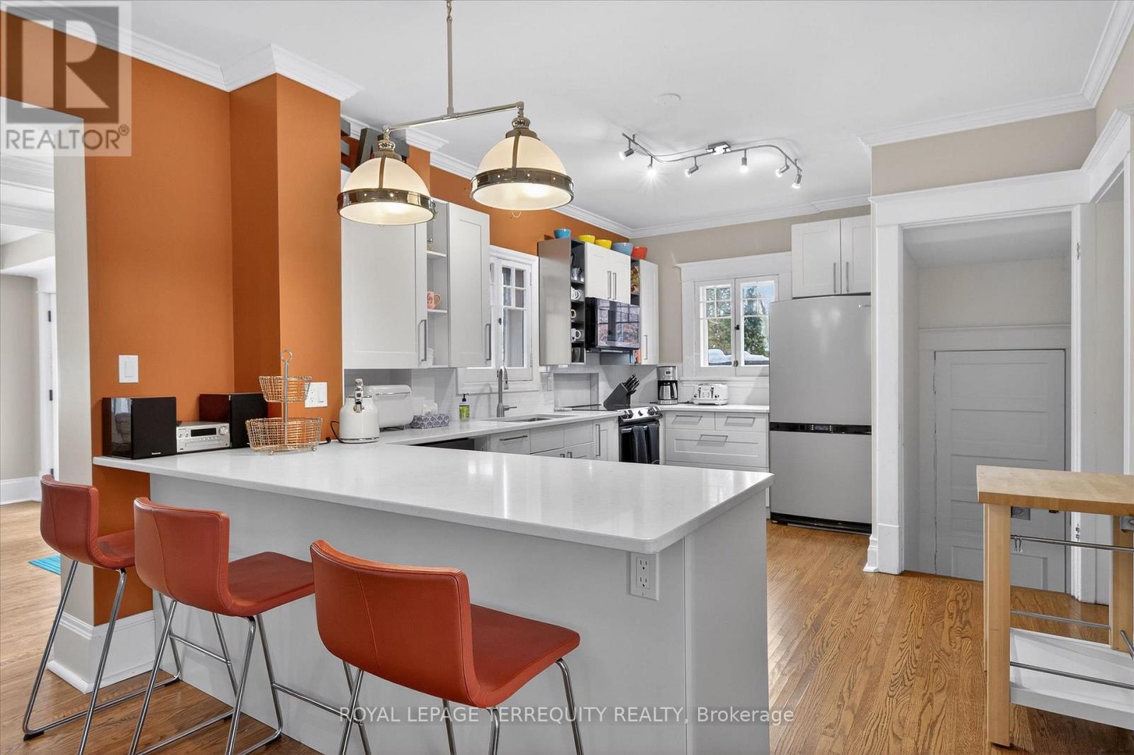 53 Benson Avenue, Peterborough (Northcrest Ward 5), Ontario  K9H 5X7 - Photo 8 - X12643320