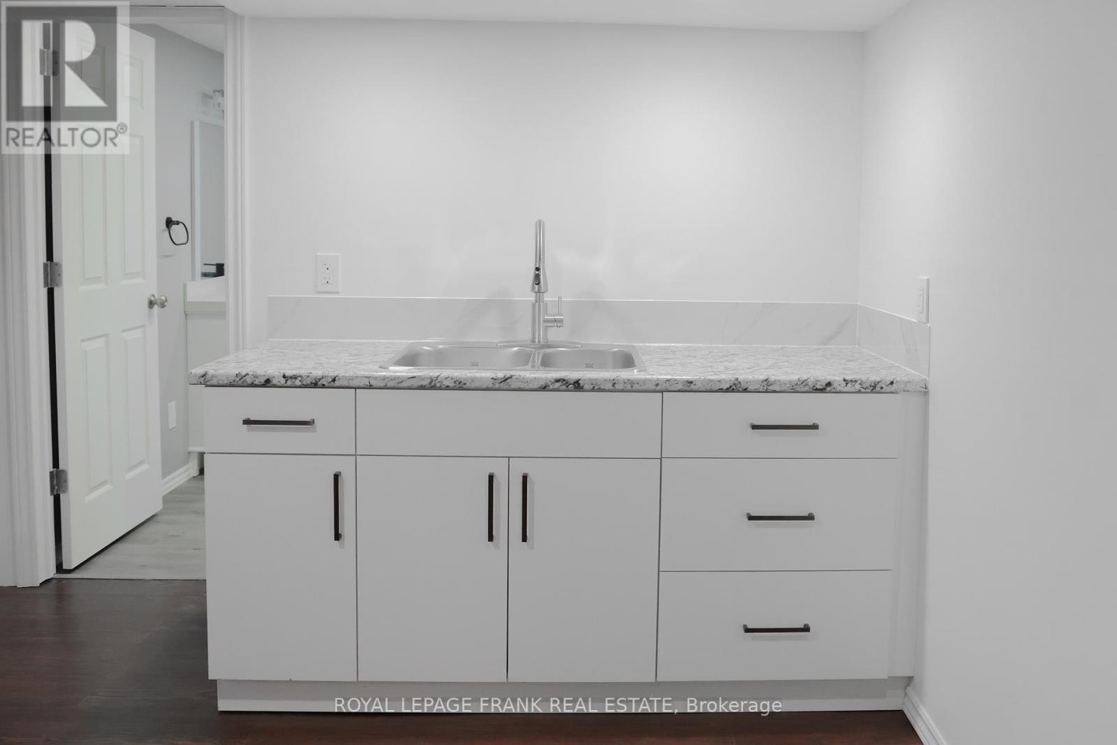 1 Crescent Court, Kawartha Lakes (Lindsay), Ontario  K9V 3Y8 - Photo 18 - X12643588