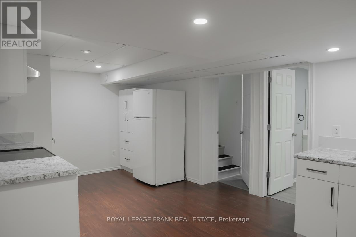 1 Crescent Court, Kawartha Lakes (Lindsay), Ontario  K9V 3Y8 - Photo 4 - X12643588