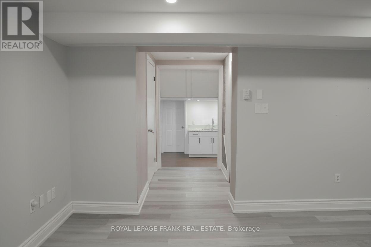 1 Crescent Court, Kawartha Lakes (Lindsay), Ontario  K9V 3Y8 - Photo 7 - X12643588