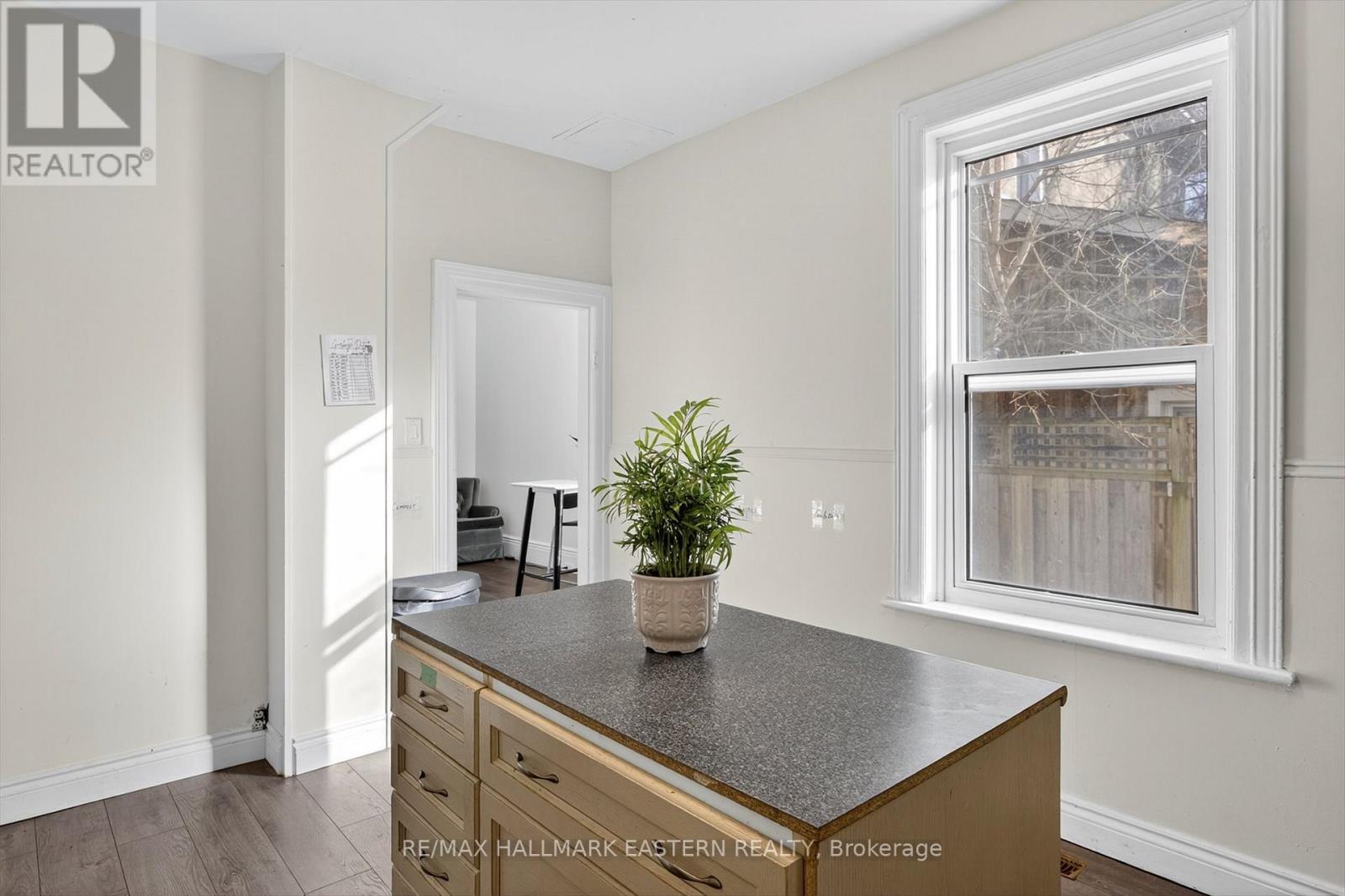 271 Thomas Street, Peterborough (Town Ward 3), Ontario  K9J 5E7 - Photo 17 - X12644024