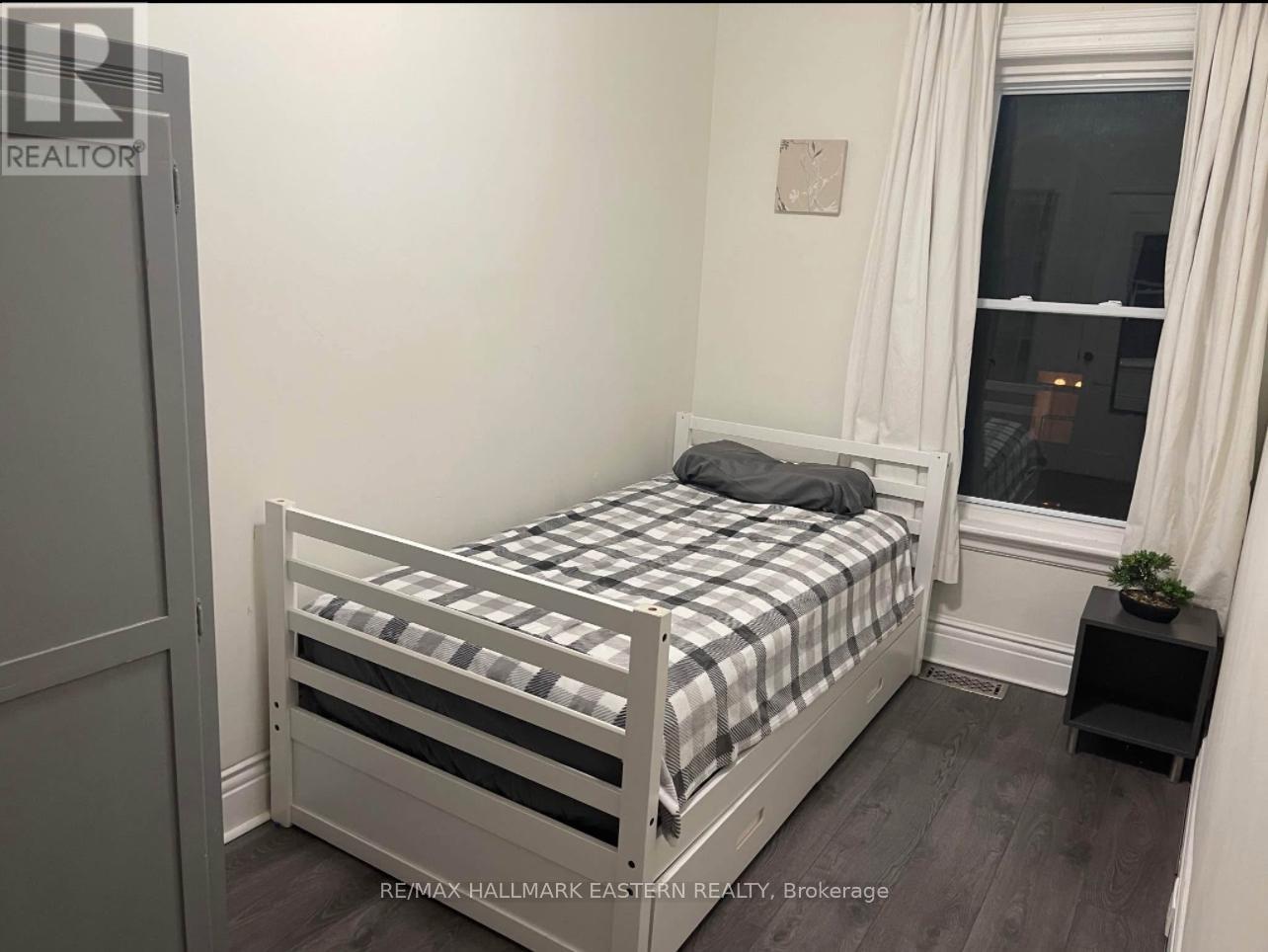 271 Thomas Street, Peterborough (Town Ward 3), Ontario  K9J 5E7 - Photo 29 - X12644024