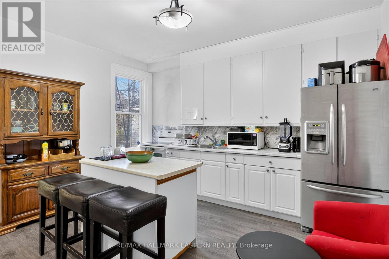 271 Thomas Street, Peterborough (Town Ward 3), Ontario  K9J 5E7 - Photo 3 - X12644024