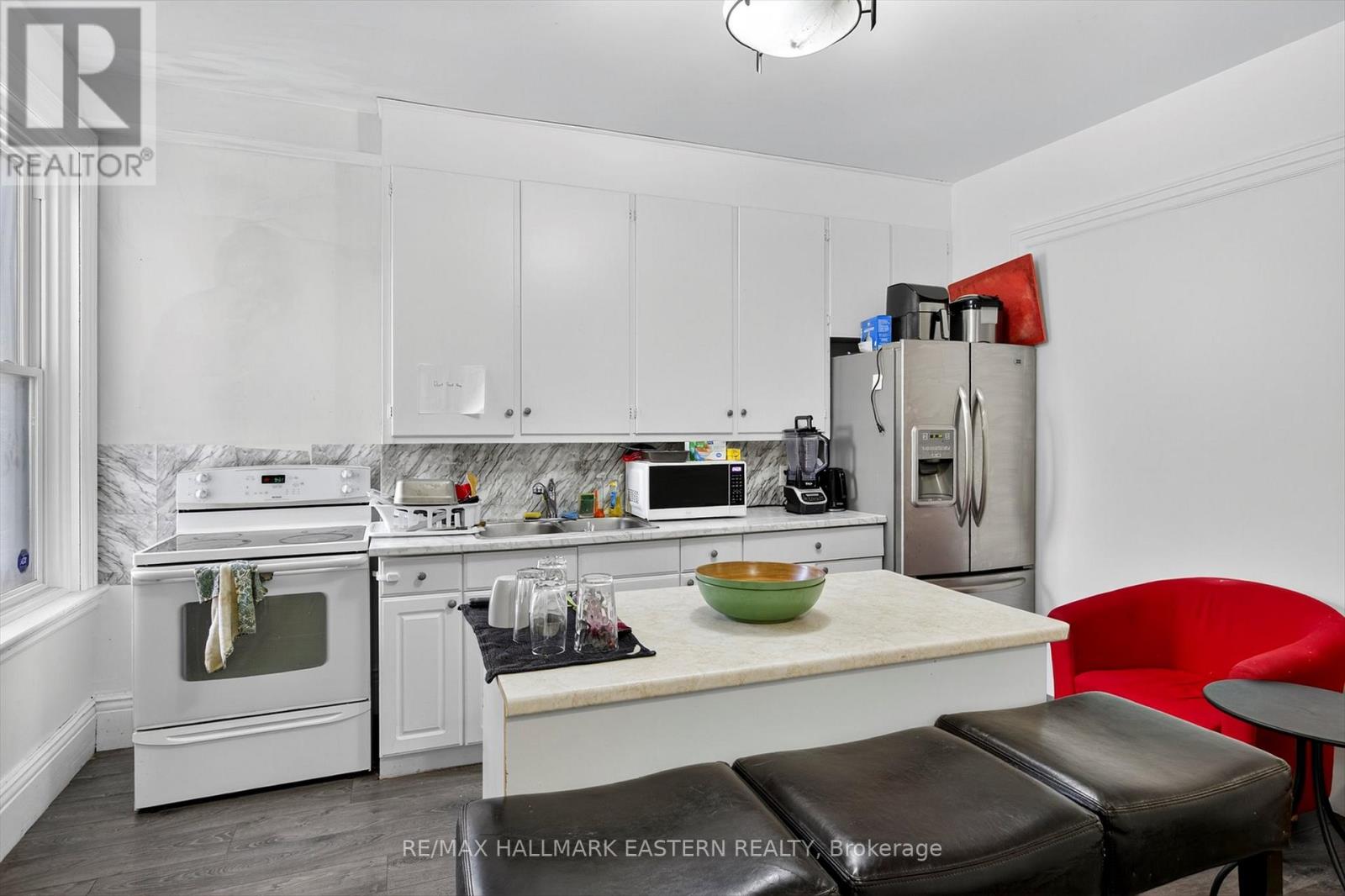 271 Thomas Street, Peterborough (Town Ward 3), Ontario  K9J 5E7 - Photo 4 - X12644024