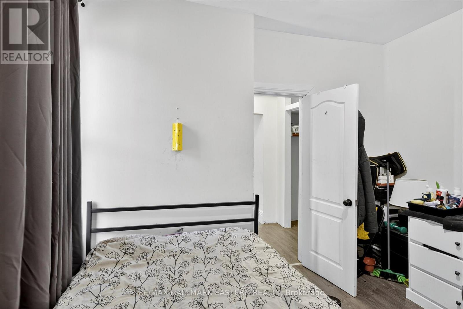 271 Thomas Street, Peterborough (Town Ward 3), Ontario  K9J 5E7 - Photo 9 - X12644024