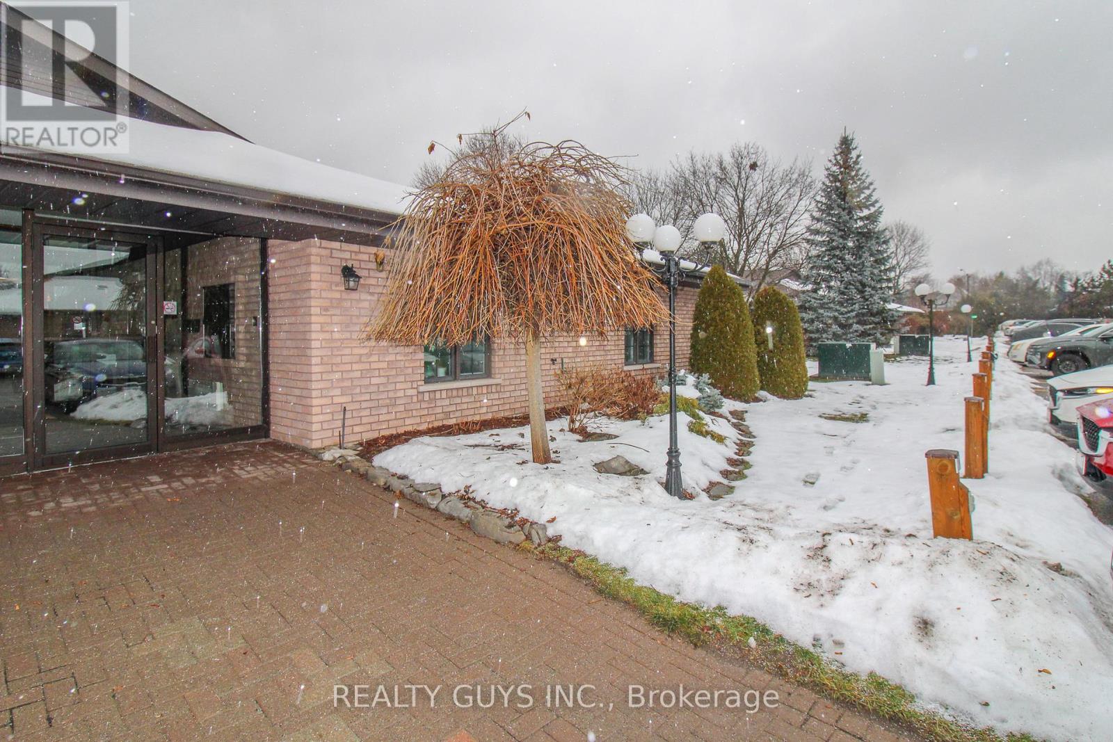 693 Whitaker Street, Peterborough (Ashburnham Ward 4), Ontario  K9H 7K3 - Photo 3 - X12644070
