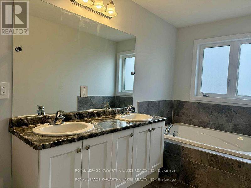 19 Keenan Street, Kawartha Lakes (Lindsay), Ontario  K9V 6C2 - Photo 16 - X12644470