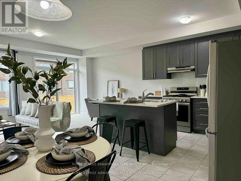 19 Keenan Street, Kawartha Lakes (Lindsay), Ontario  K9V 6C2 - Photo 3 - X12644470