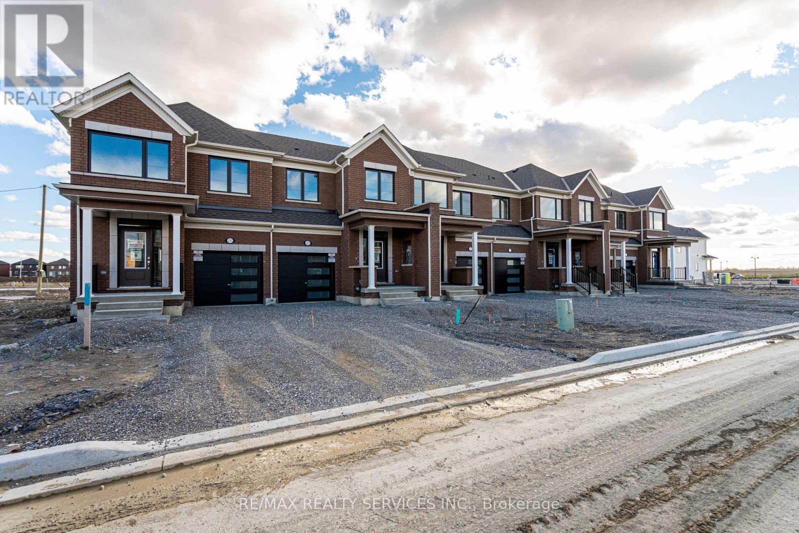 123 Sanderson Drive, Kawartha Lakes (Lindsay), Ontario  K9V 0T2 - Photo 2 - X12644902