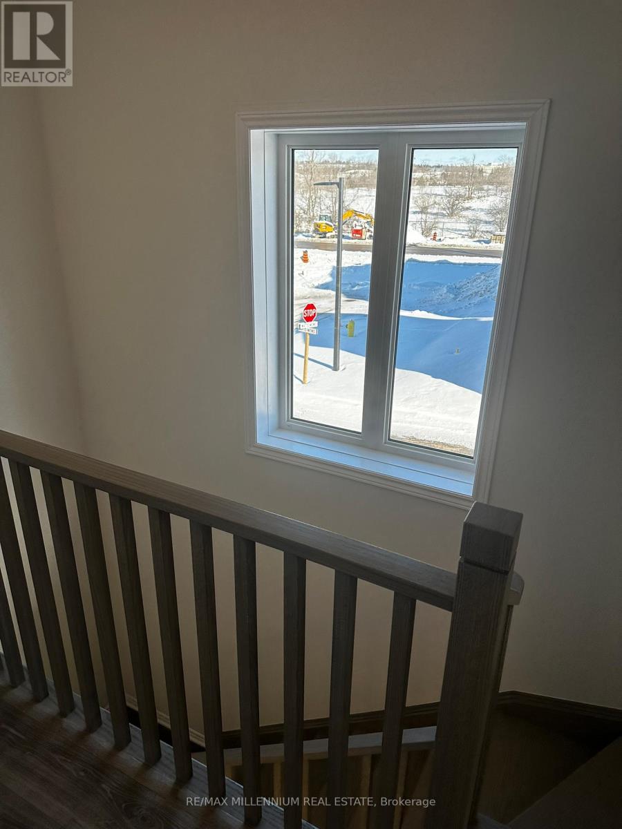 103 Watts Mews, Kawartha Lakes (Lindsay), Ontario  K9V 5V4 - Photo 11 - X12645582