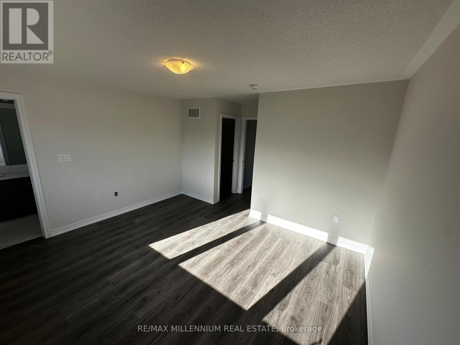 103 Watts Mews, Kawartha Lakes (Lindsay), Ontario  K9V 5V4 - Photo 13 - X12645582