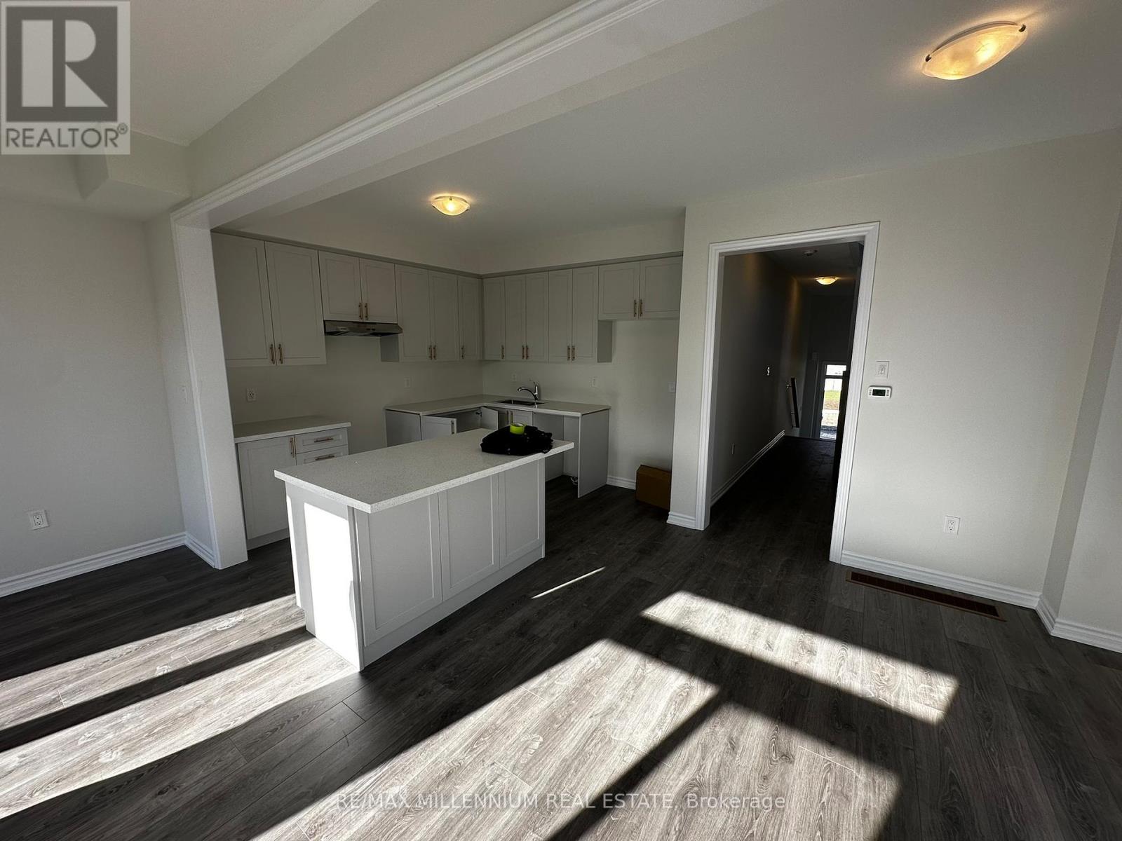 103 Watts Mews, Kawartha Lakes (Lindsay), Ontario  K9V 5V4 - Photo 8 - X12645582