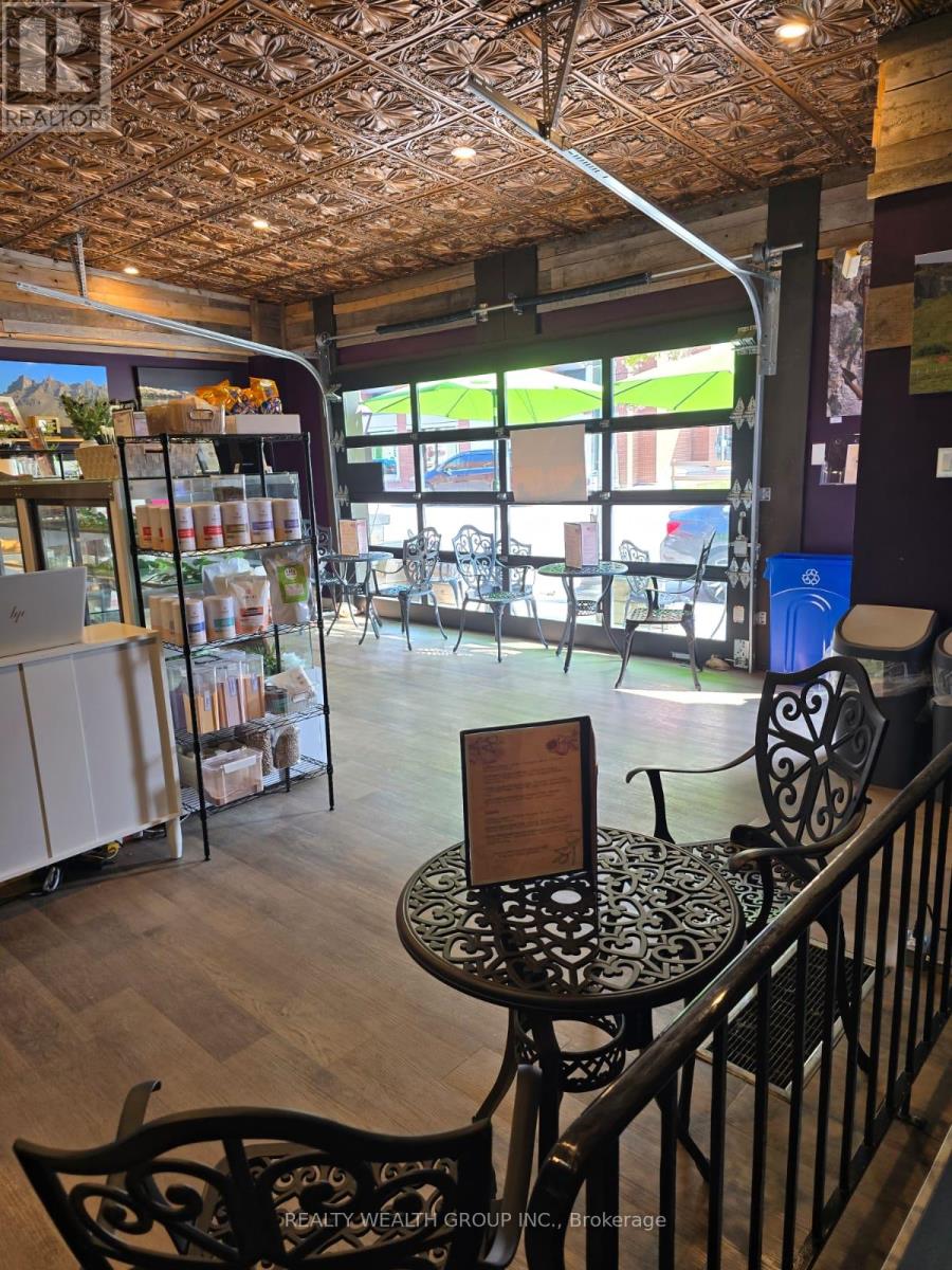 15 Cambridge Street S, Kawartha Lakes (Lindsay), Ontario  K9V 3B7 - Photo 4 - X12646476