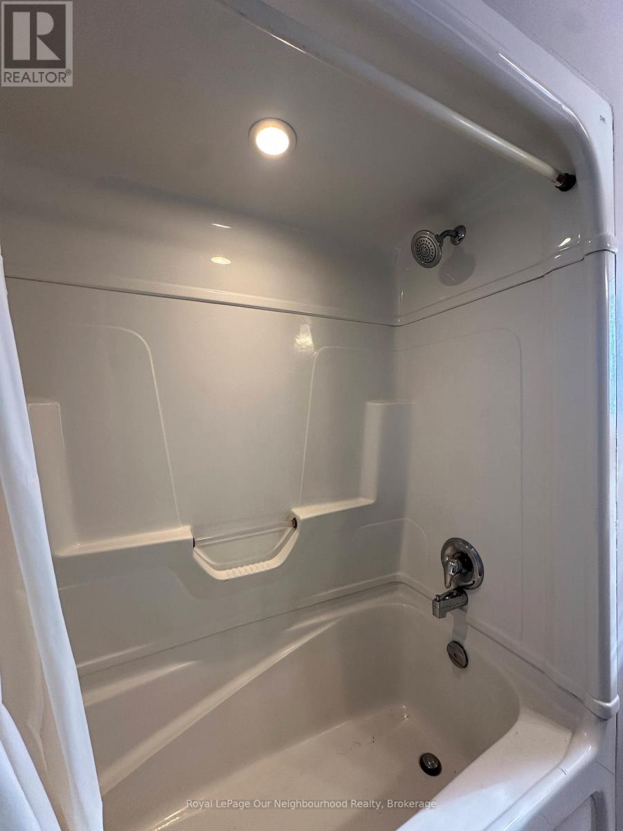 22 Springbrook Drive, Peterborough (Monaghan Ward 2), Ontario  K9J 1L1 - Photo 16 - X12648884