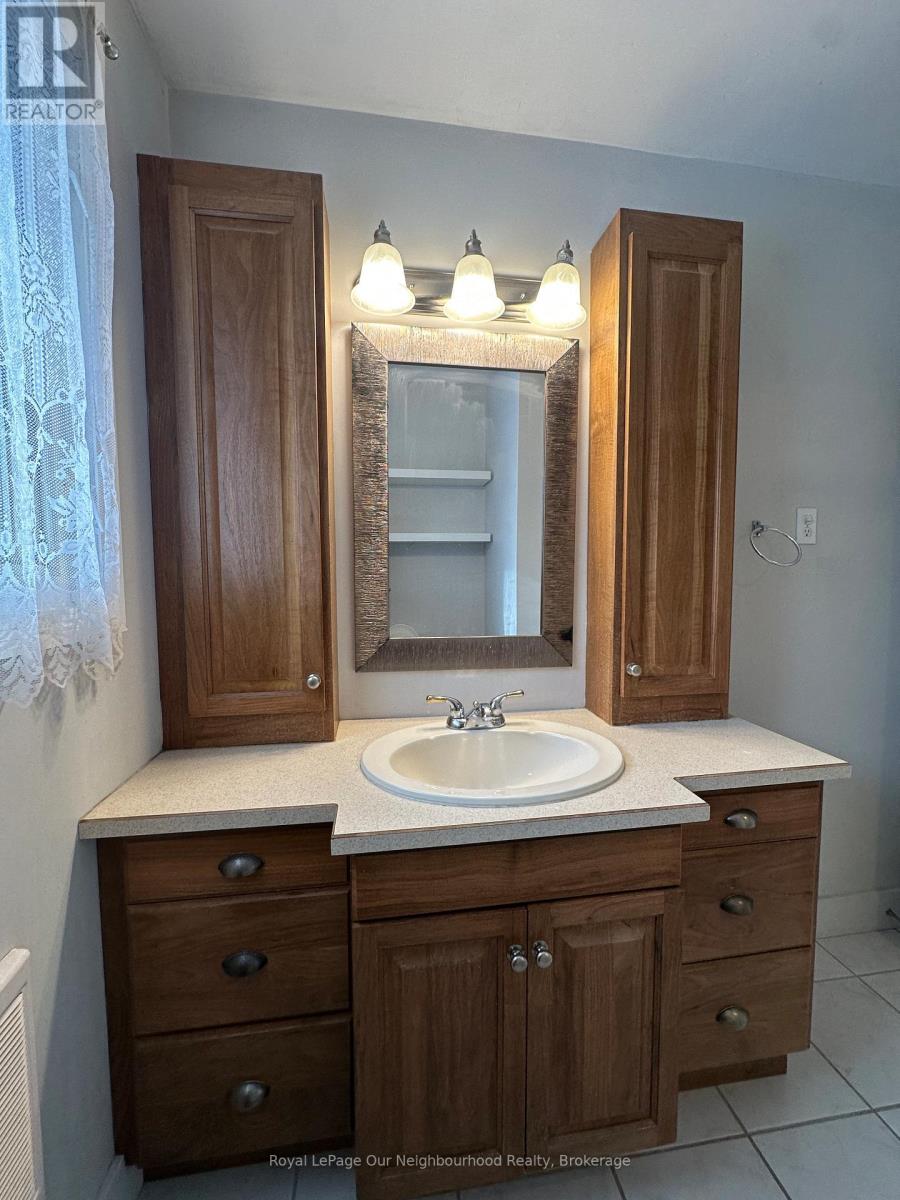 22 Springbrook Drive, Peterborough (Monaghan Ward 2), Ontario  K9J 1L1 - Photo 18 - X12648884