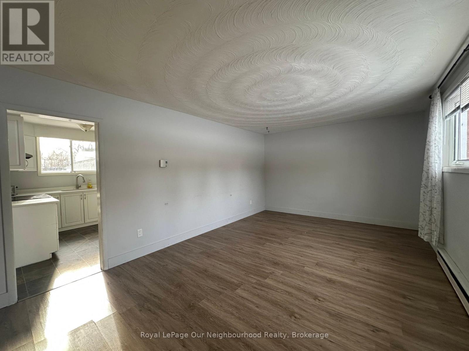 22 Springbrook Drive, Peterborough (Monaghan Ward 2), Ontario  K9J 1L1 - Photo 4 - X12648884