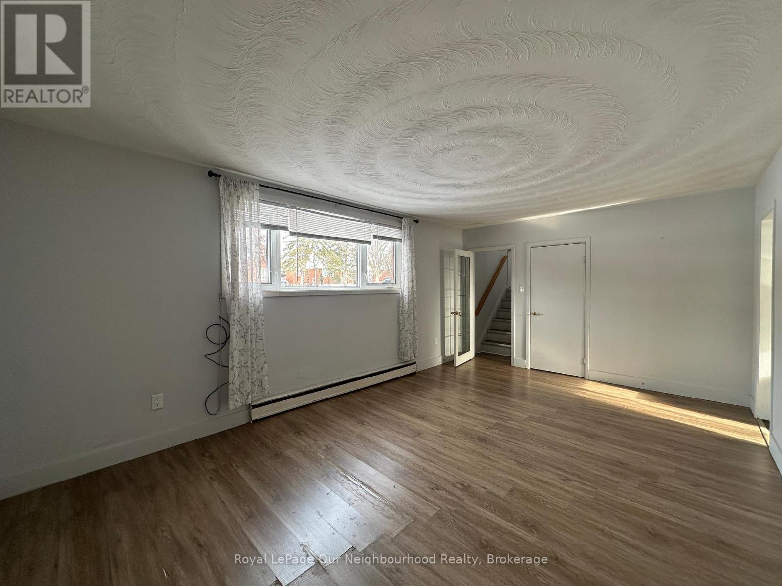 22 Springbrook Drive, Peterborough (Monaghan Ward 2), Ontario  K9J 1L1 - Photo 5 - X12648884