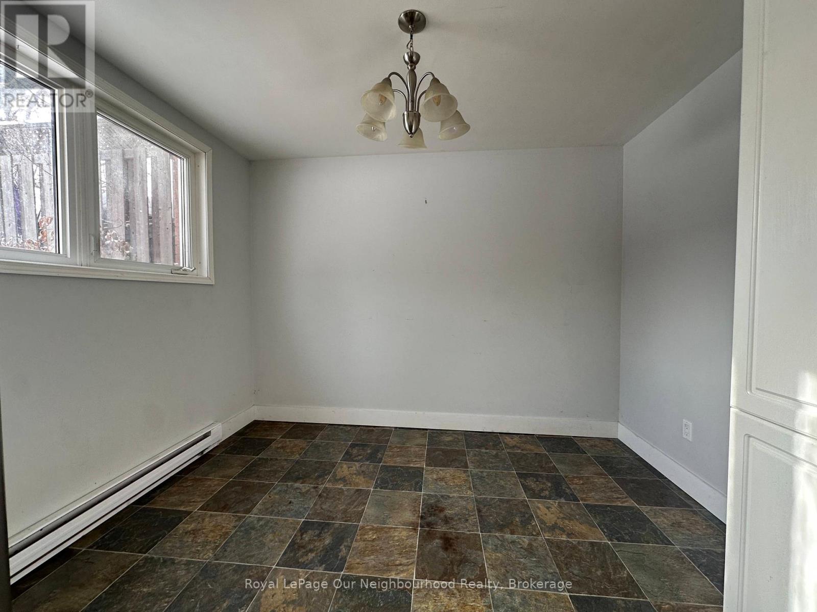 22 Springbrook Drive, Peterborough (Monaghan Ward 2), Ontario  K9J 1L1 - Photo 9 - X12648884