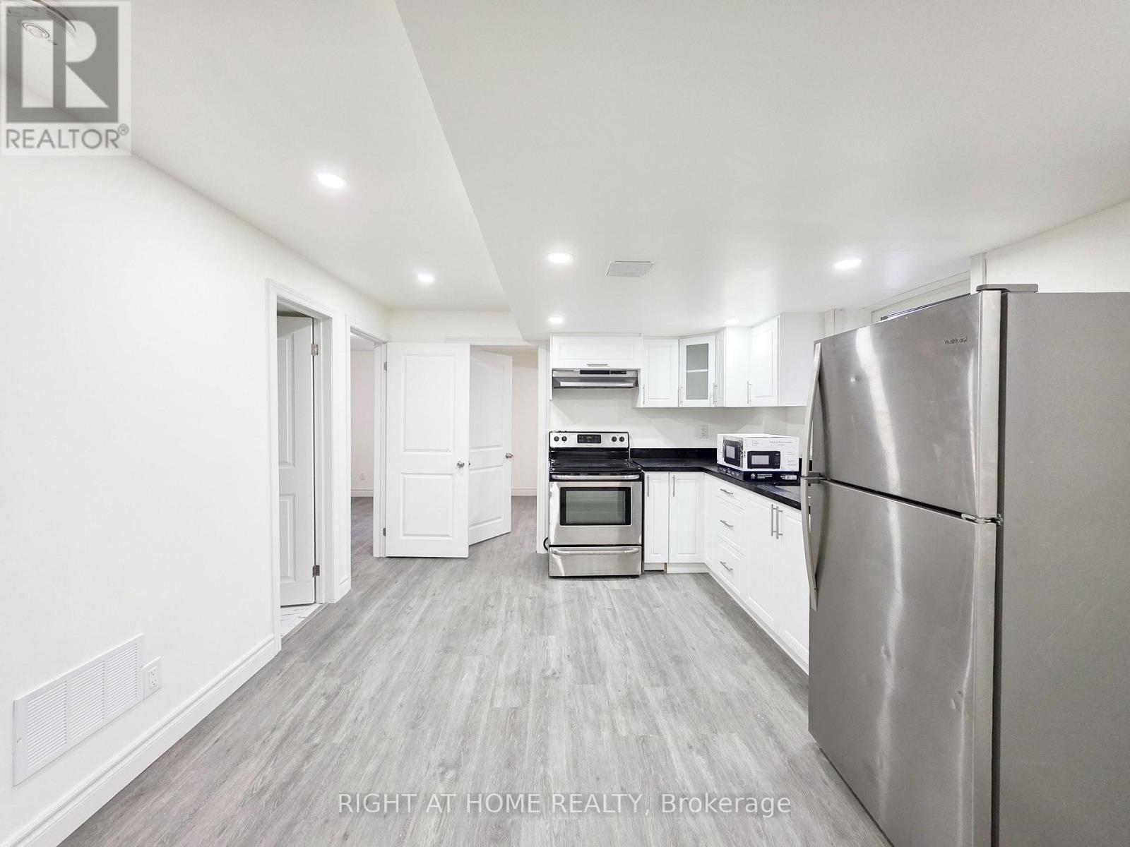 Lower - 948 Broadway Boulevard, Peterborough (Northcrest Ward 5), Ontario  K9H 0G8 - Photo 2 - X12649702