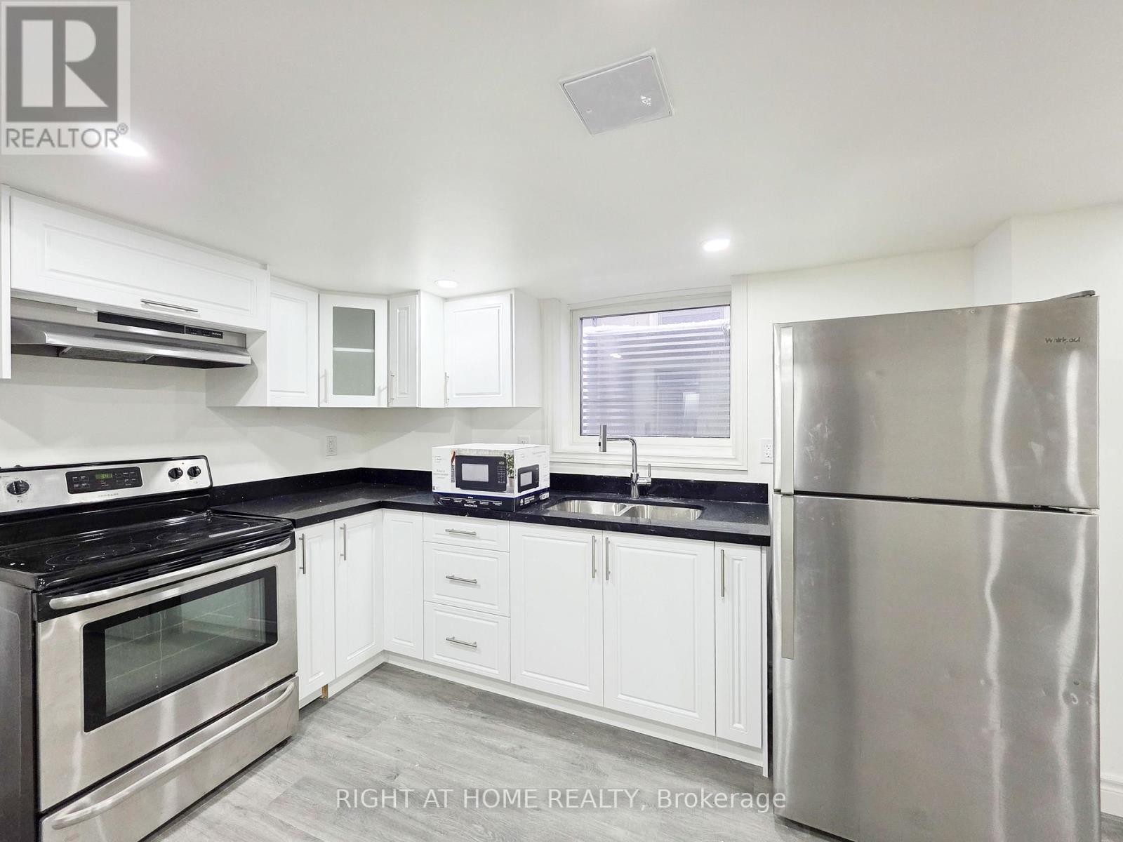 Lower - 948 Broadway Boulevard, Peterborough (Northcrest Ward 5), Ontario  K9H 0G8 - Photo 4 - X12649702