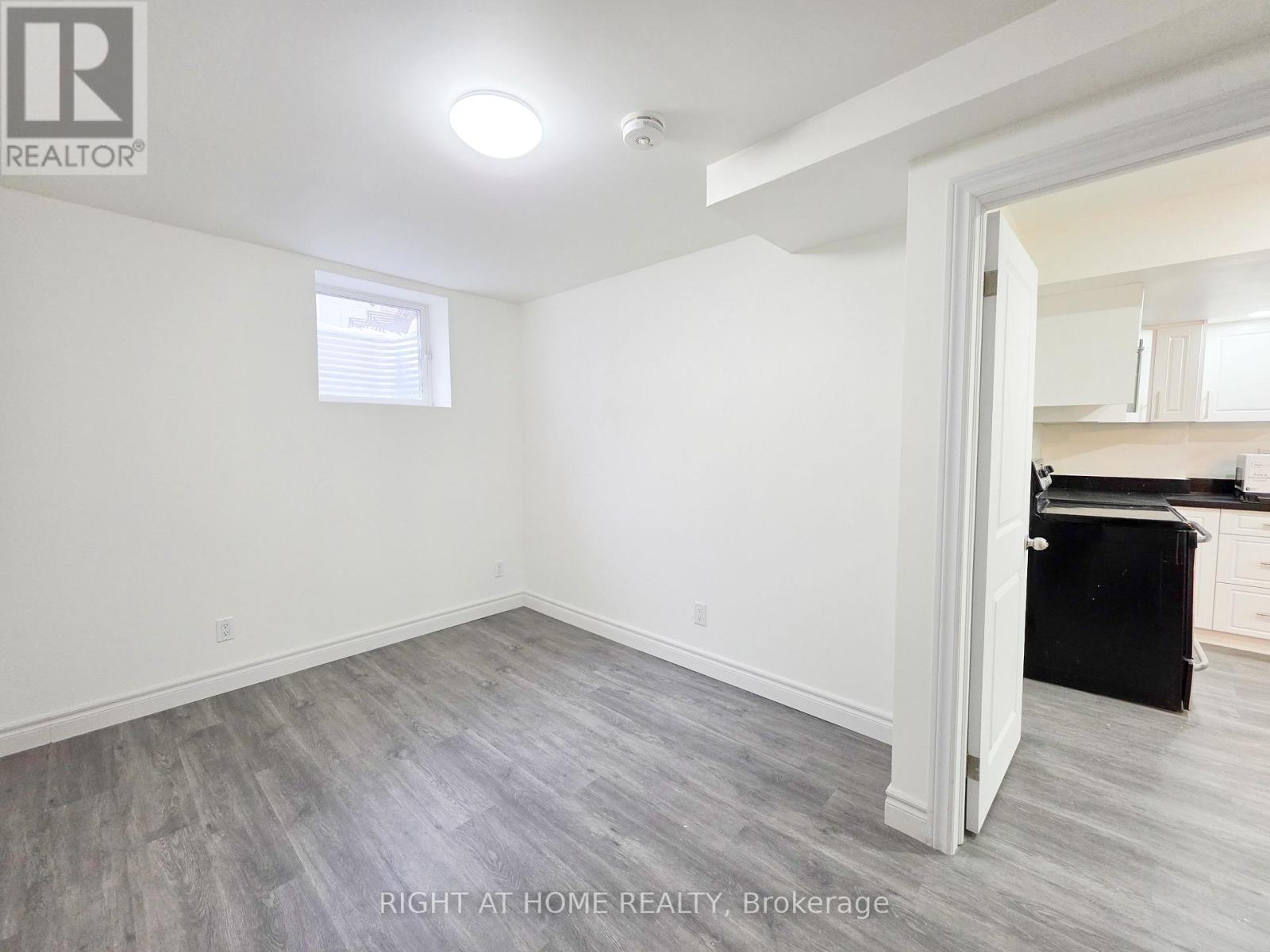 Lower - 948 Broadway Boulevard, Peterborough (Northcrest Ward 5), Ontario  K9H 0G8 - Photo 6 - X12649702