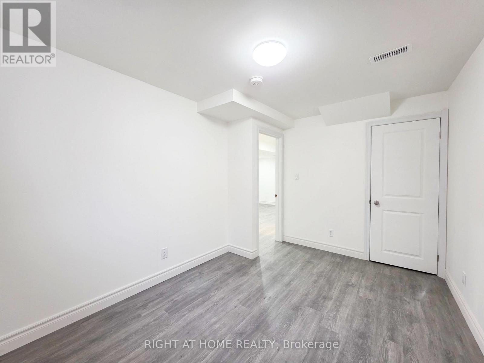 Lower - 948 Broadway Boulevard, Peterborough (Northcrest Ward 5), Ontario  K9H 0G8 - Photo 7 - X12649702