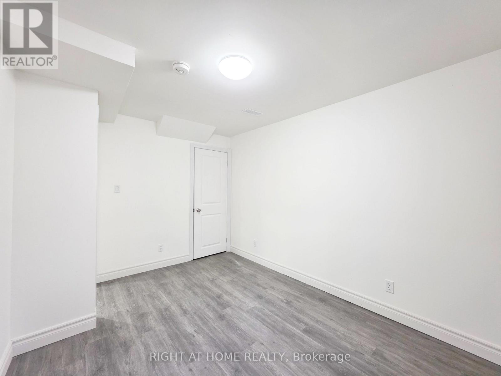 Lower - 948 Broadway Boulevard, Peterborough (Northcrest Ward 5), Ontario  K9H 0G8 - Photo 8 - X12649702