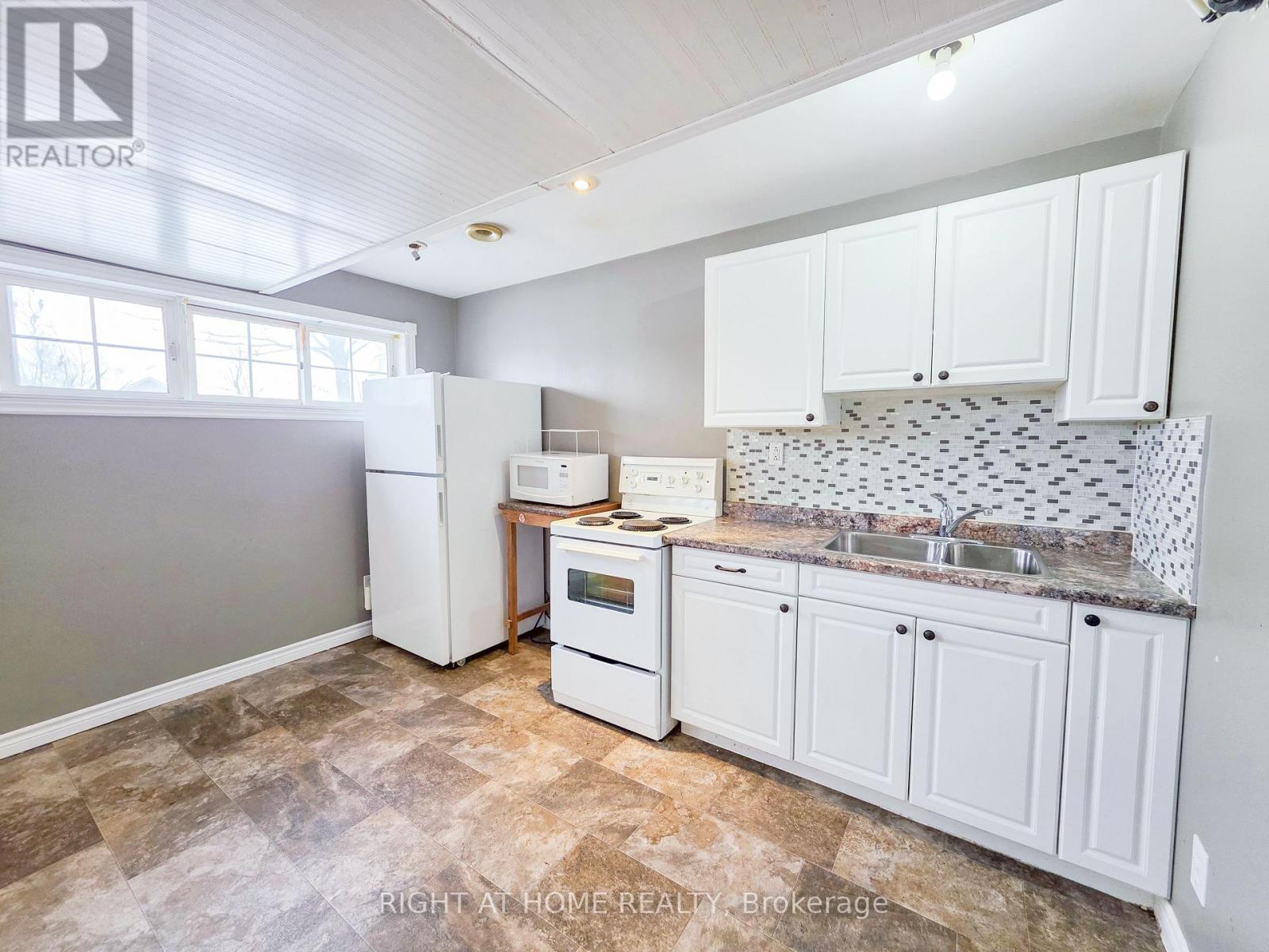 Lower - 168 Towerhill Road, Peterborough (Northcrest Ward 5), Ontario  K9H 7M8 - Photo 2 - X12649704