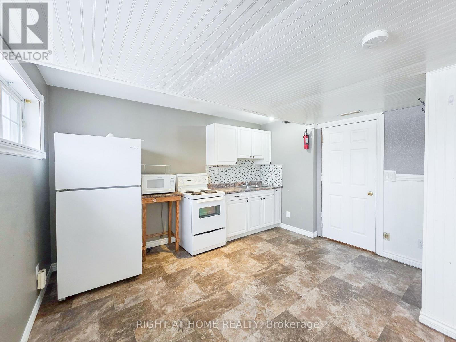 Lower - 168 Towerhill Road, Peterborough (Northcrest Ward 5), Ontario  K9H 7M8 - Photo 5 - X12649704